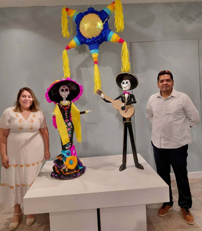 Piñatas Aylin owners with custom piñatas